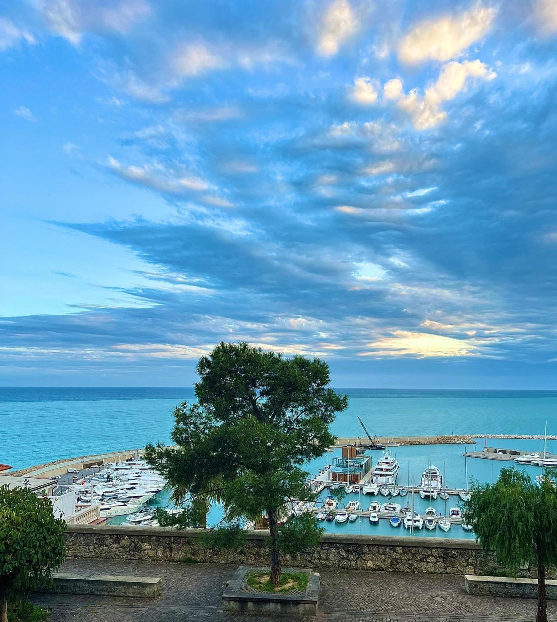 The Cozy Vintage Hotel Ventimiglia Bagian luar foto